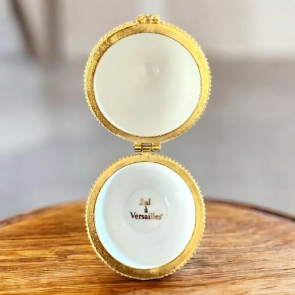 Jean Desprez Bal a Versailles 2003 Porcelain Hinged Rare Vintage Trinket Egg - Picture 6 of 9